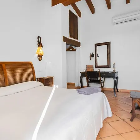 Es Tarongers Villa *