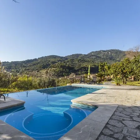 Es Tarongers Villa